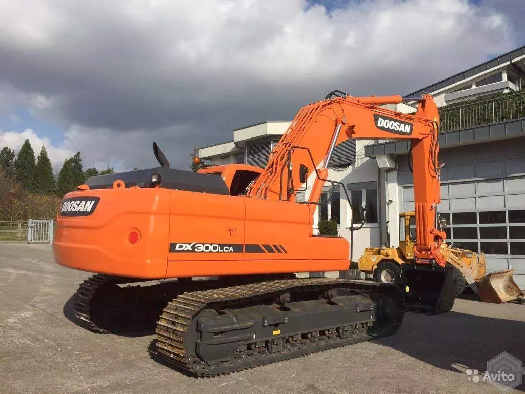 Купить Гусеничный экскаватор Doosan DX300LCA в лизинг для юридических лиц  по цене 16 980 000 руб.. КамЛизинг - выгодные условия лизинга на  Погрузчики, калькулятор лизинга и оформление в вашем городе Брянск