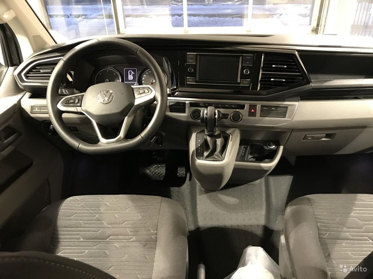 Купить Volkswagen Caravelle 2.0 TDI BTM 4Motion DSG (199 в лизинг для  юридических лиц по цене 4 413 000 руб.. КамЛизинг - выгодные условия  лизинга на Легкий Транспорт, калькулятор лизинга и оформление в вашем  городе Брянск