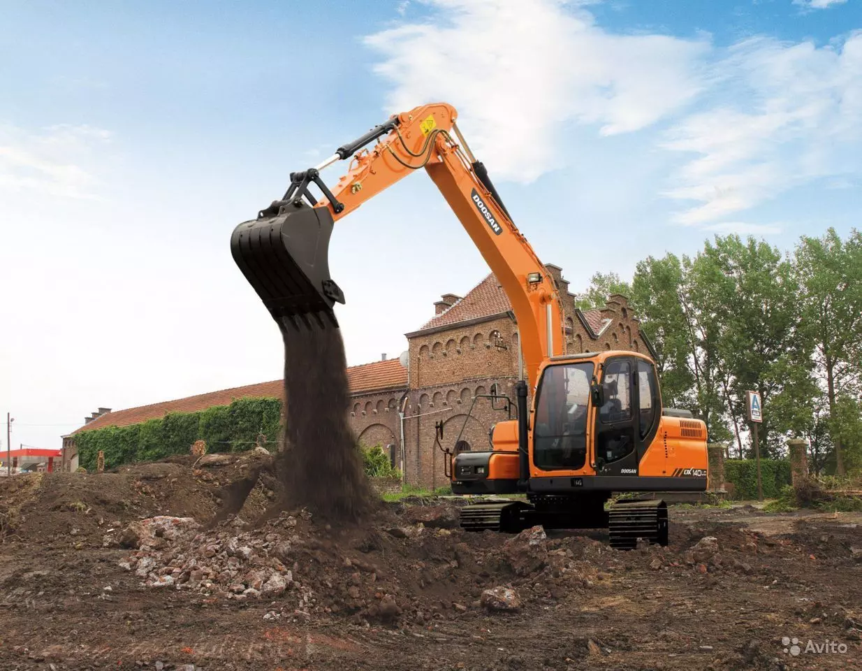 Купить Гусеничный экскаватор Doosan DX140LC в лизинг для юридических лиц по  цене 11 554 000 руб.. КамЛизинг - выгодные условия лизинга на Погрузчики,  калькулятор лизинга и оформление в вашем городе Липецк