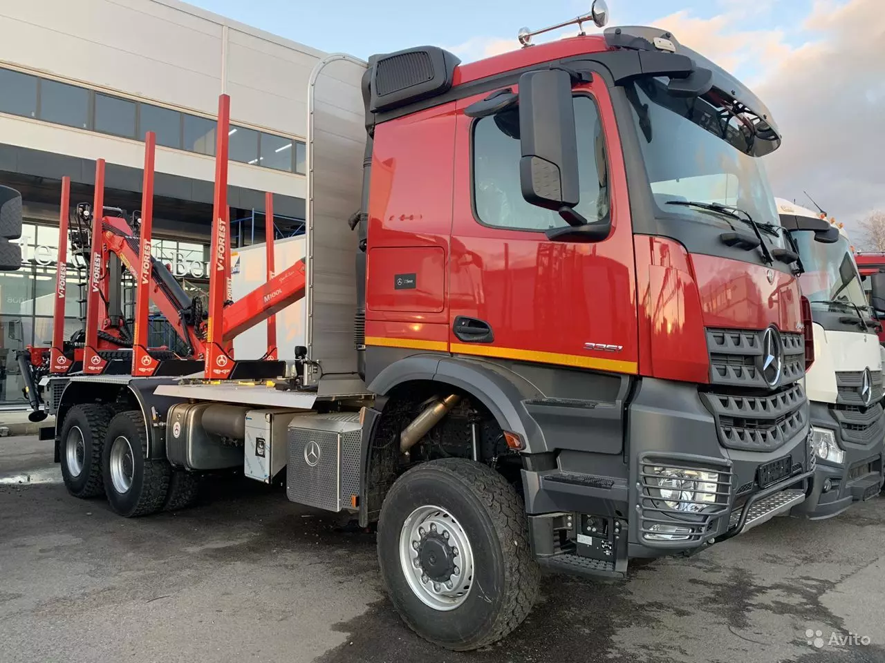 Купить Сортиментовоз Mercedes-Benz Arocs 3351 6x4 в лизинг для юридических  лиц по цене 23 485 000 руб.. КамЛизинг - выгодные условия лизинга на Тягачи  Европа, калькулятор лизинга и оформление в вашем городе Санкт-Петербург