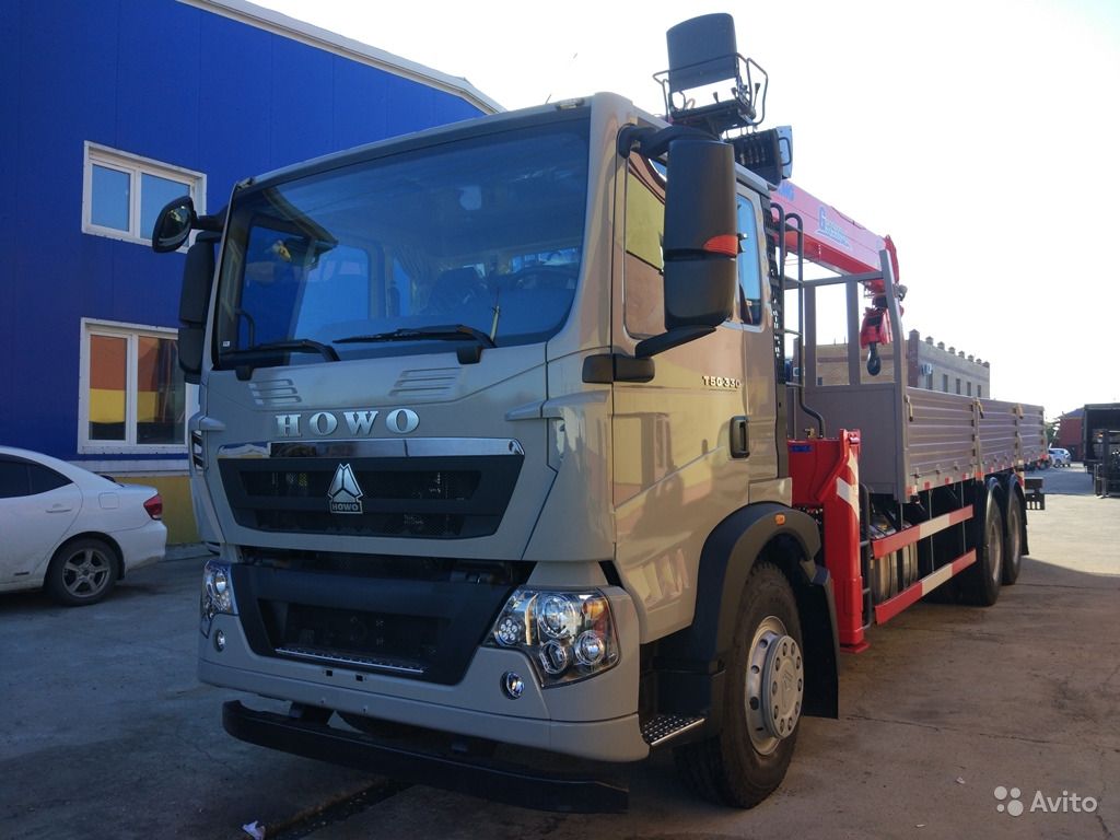 Howo бортовой. Автоманипулятор HOWO t5g 6x4. Самогруз HOWO 6x4 zz5257jsqn584ge1 КМУ XCMG sqs300-4. HOWO t5g с КМУ. HOWO t5g 6x4 бортовой с КМУ.