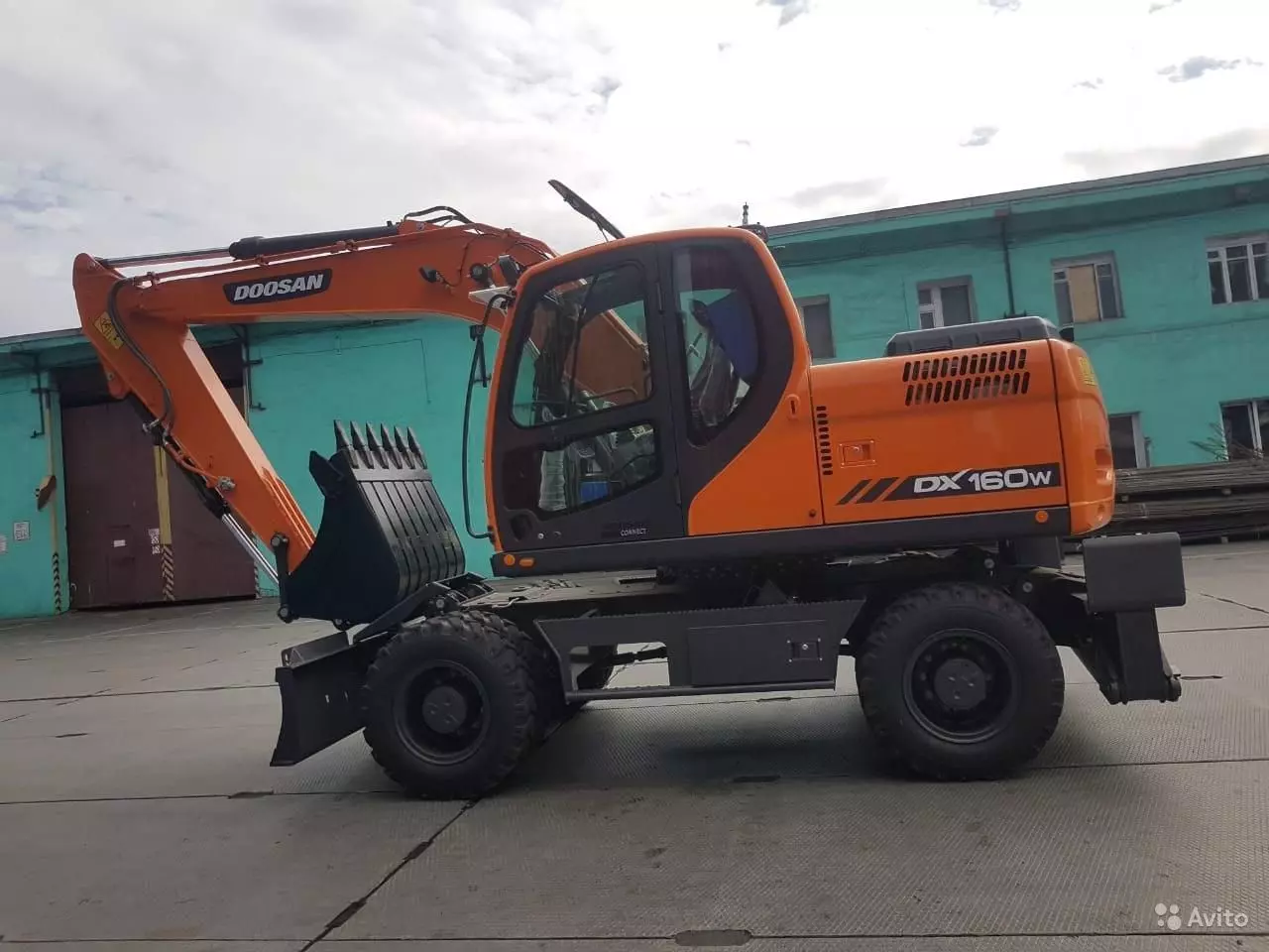 Купить Колесный экскаватор Doosan DX160W в лизинг для юридических лиц по  цене 13 042 000 руб.. КамЛизинг - выгодные условия лизинга на Погрузчики,  калькулятор лизинга и оформление в вашем городе Орел