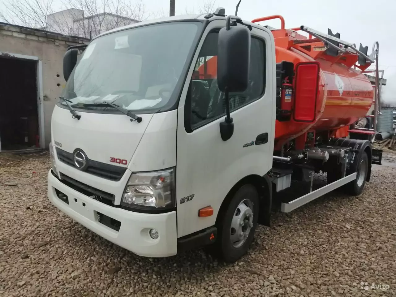 Купить Hino 300 Топливозаправщик в лизинг для юридических лиц по цене 6 018  000 руб.. КамЛизинг - выгодные условия лизинга на Грузовая техника,  калькулятор лизинга и оформление в вашем городе Москва