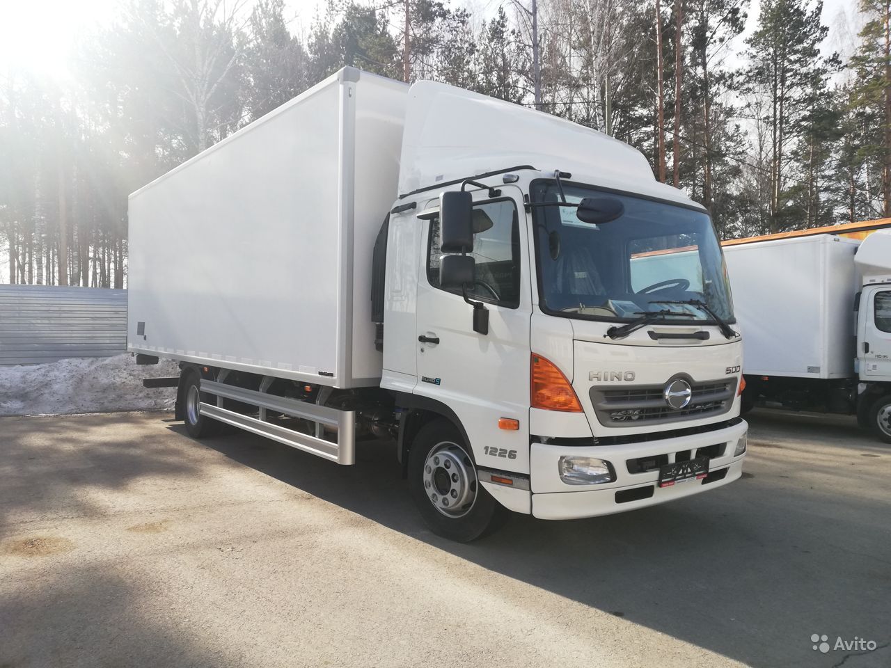 Каталог hino. Hino 500 с прицепом. Hino 500 Series фургон. Хино грузовик 5 тонн. Автопоезд Хино 500.